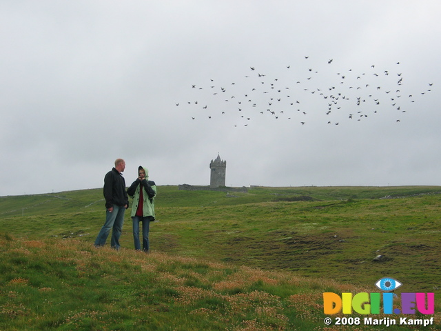 26902 Simon and Marieke at Doonagore Castle